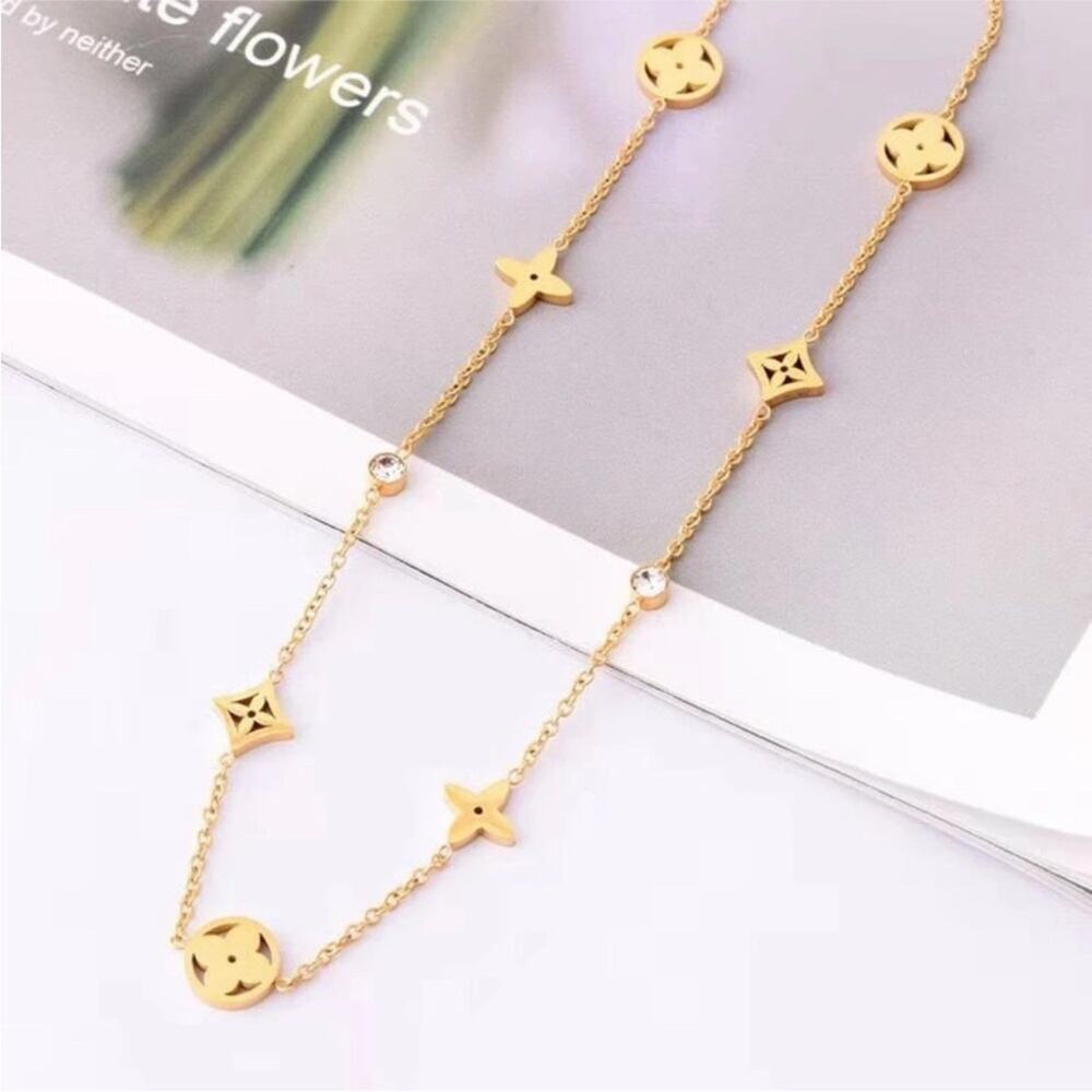 18k Gold Plated Designer Four Leaf Clover Necklace - Picture 5 of 6